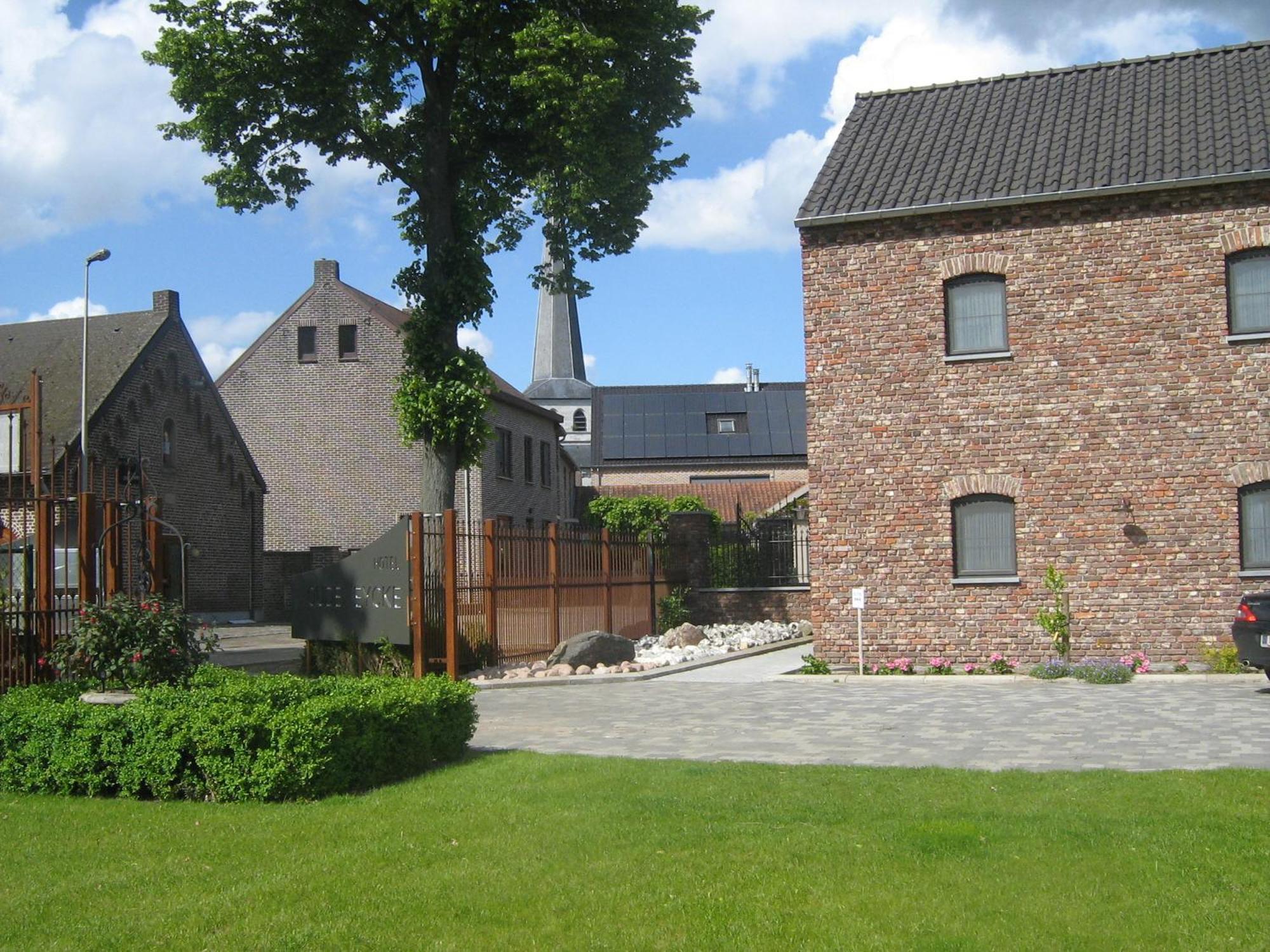 Hotel Oude Eycke มาเซค ภายนอก รูปภาพ